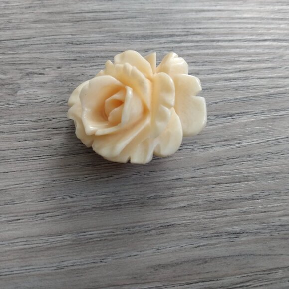 Vintage Carved Rose Brooch - Picture 7 of 15